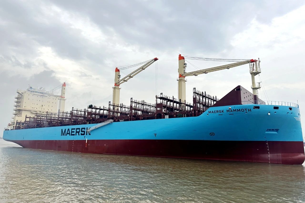 C/V MAERSK MAMMOTH SET SAIL SMOOTHLY