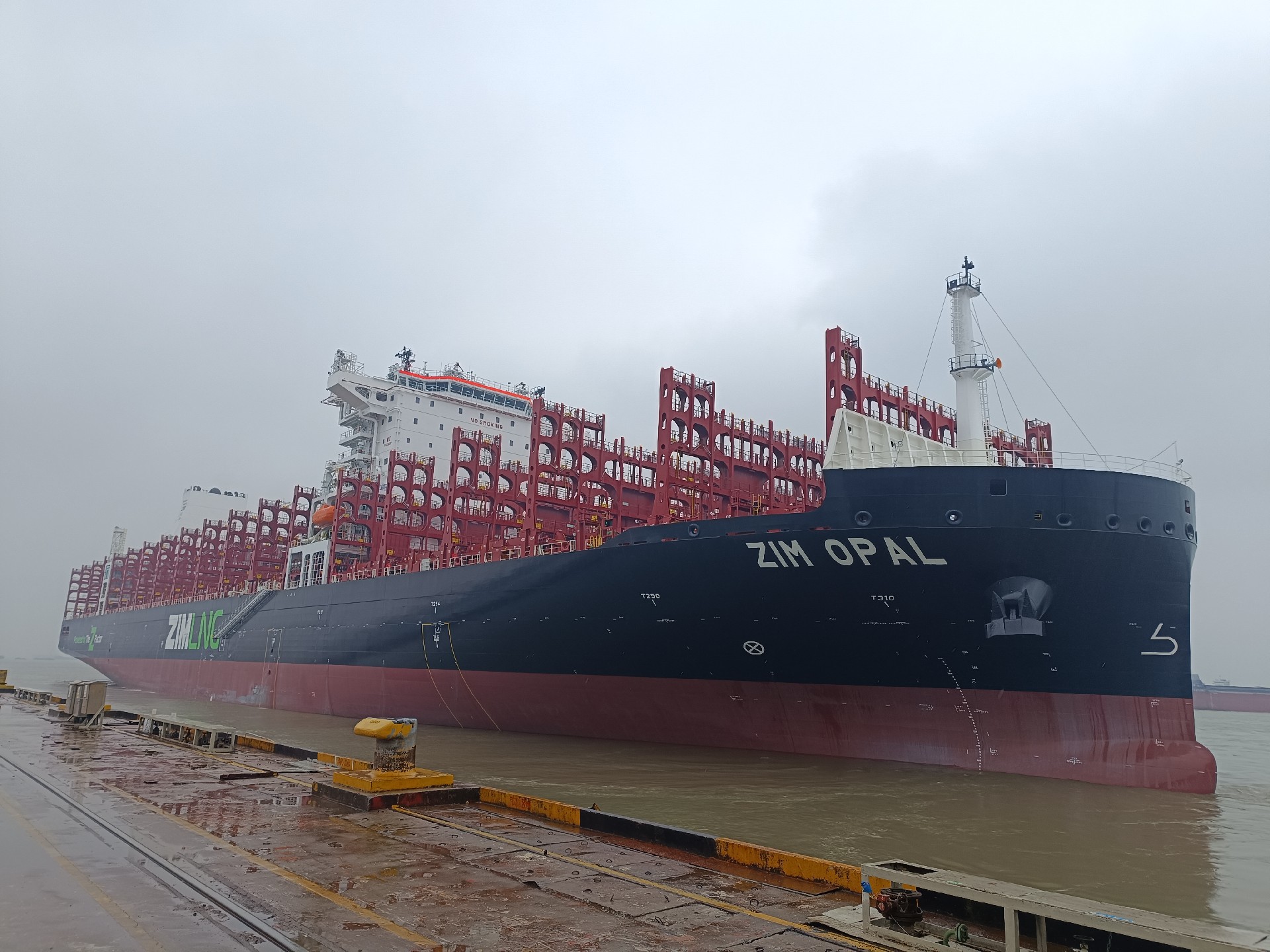 M/V ZIM OPAL set sail smoothly