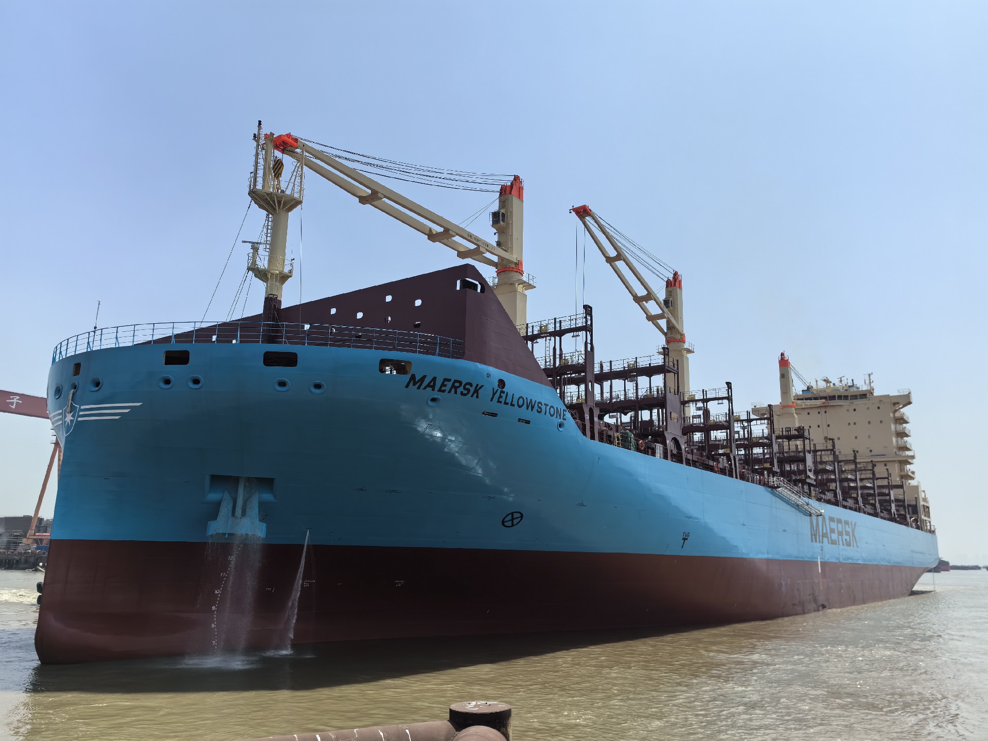 CV MAERSK YELLOWSTONE set sail smoothly